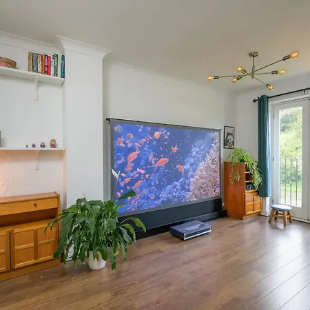 Townhouse On The River Decking & Private Parking Hébergement de vacances *