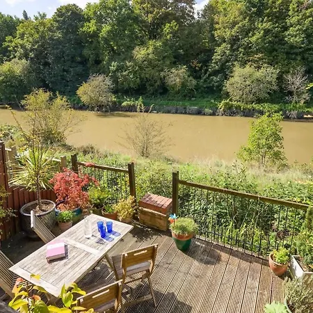 Hébergement de vacances Townhouse On The River Decking & Private Parking