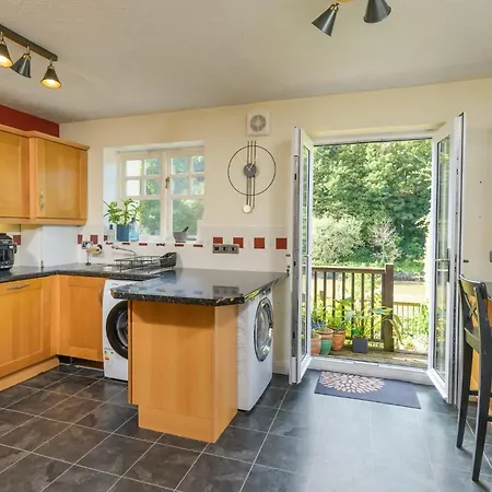 Hébergement de vacances Townhouse On The River Decking & Private Parking