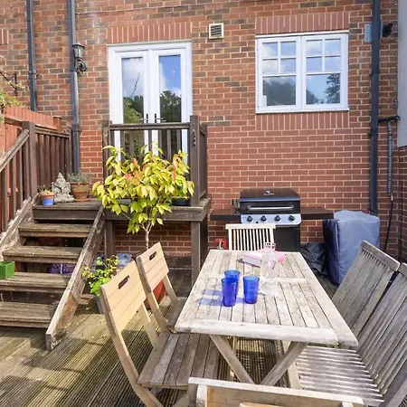 Townhouse On The River Decking & Private Parking Hébergement de vacances *
