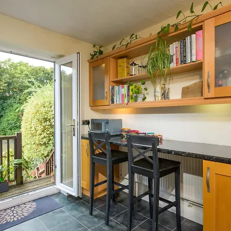 Townhouse On The River Decking & Private Parking Hébergement de vacances *