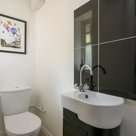 Townhouse On The River Decking & Private Parking