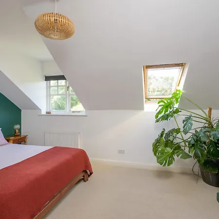 Hébergement de vacances Townhouse On The River Decking & Private Parking *